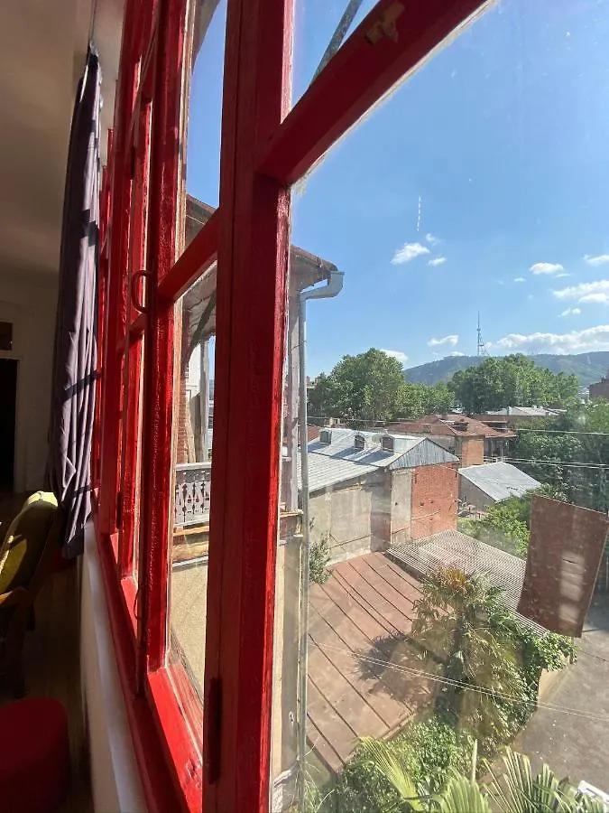 Red Door-Room With Private Bathroom ティビリシ ホームステイ